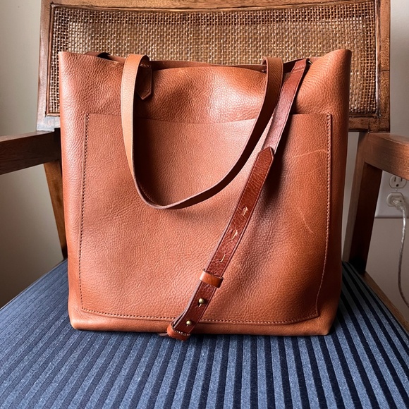 Madewell Medium Transport Tote in English Saddle - Picture 1 of 9